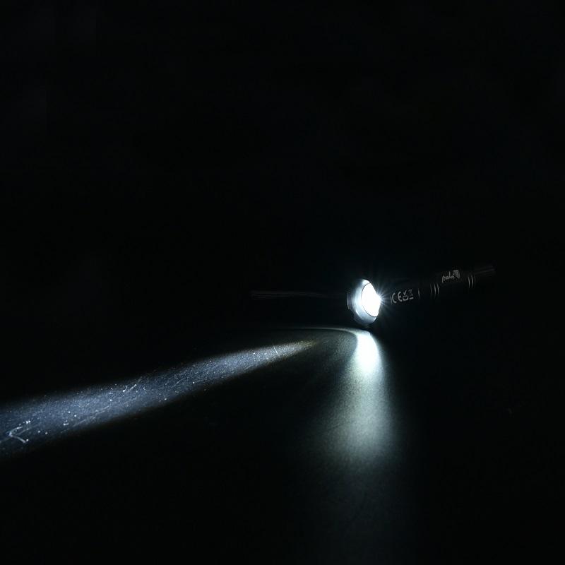 LED ruční svítilna - FL03
